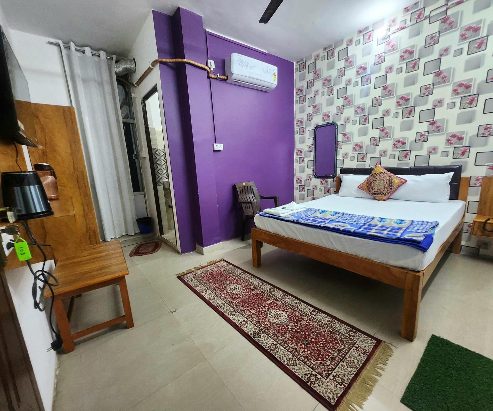 The Kashi Palace ,varanasi ! Fully-air-conditioned At Prime Location With Parking Availability, Near Kashi Vishwanath Temple, And Ganga Ghat
