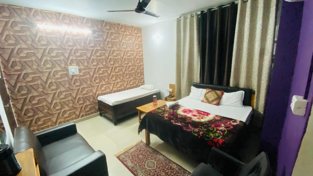 Guest house The Kashi Palace ,varanasi ! Fully-air-conditioned At Prime Location With Parking Availability, Near Kashi Vishwanath Temple, And Ganga Ghat Varanasi